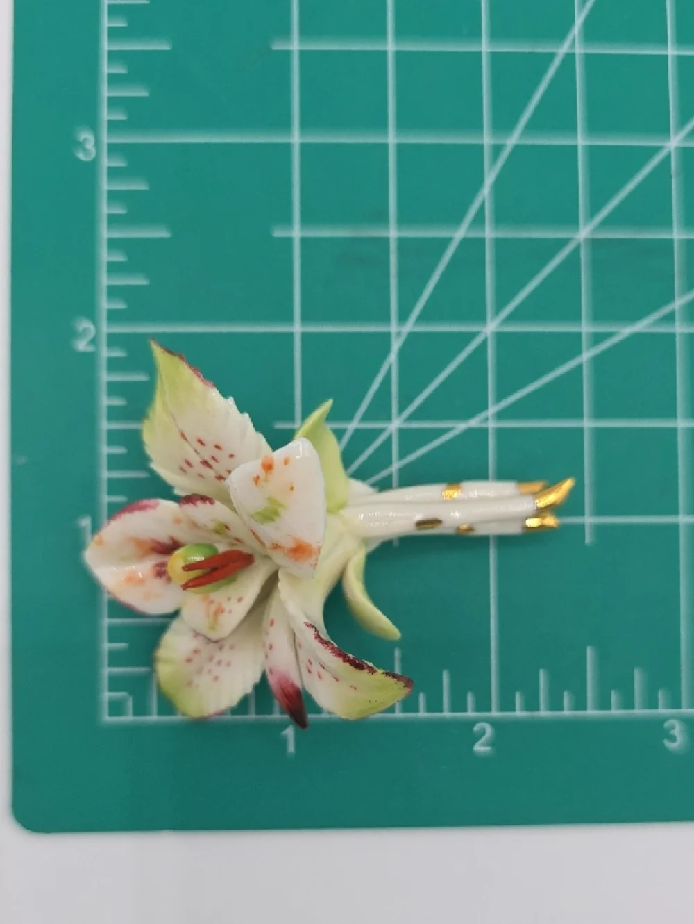Porcelain Capodimonte Floral Lily Pin Brooch in Cream and Green